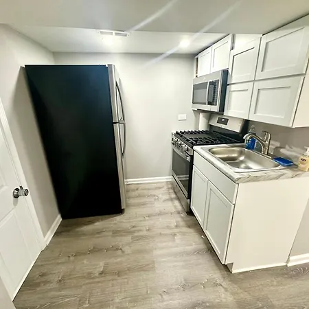Super Amazing Place To Stay Near Downtown! Free Parking